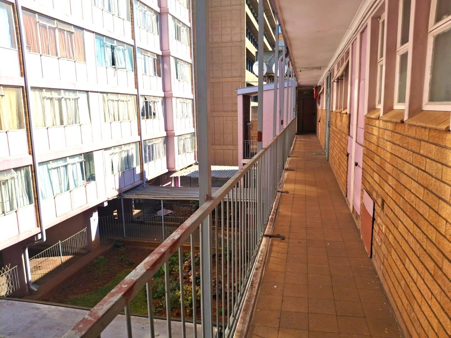 751335_06.jpg
